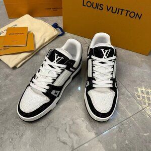⭐️Louis Vuitton Men's Black and White Trainer Sneakers